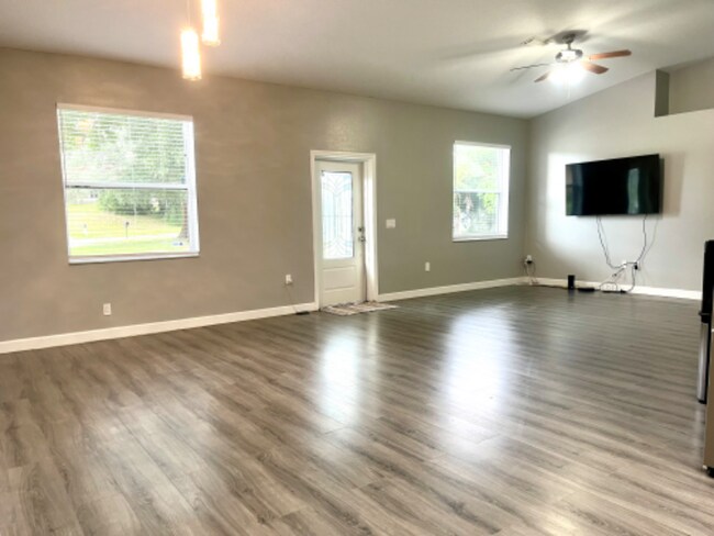 Building Photo - 6408 Sleepy Hollow Dr