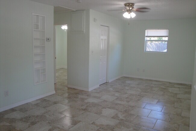 Building Photo - Three Bedroom One Bathroom House For Rent