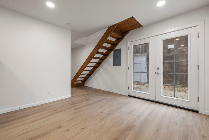 Building Photo - 214 Kimble St