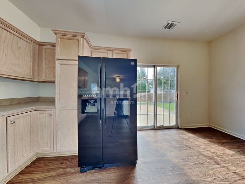 Building Photo - 300 Pemaquid Ct