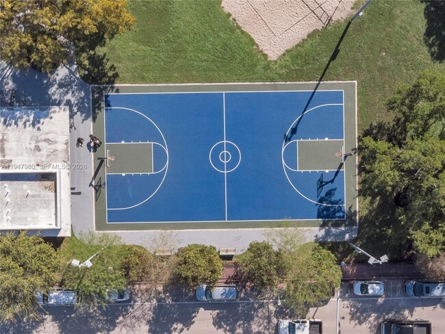 Building Photo - 7925 Carlyle Ave