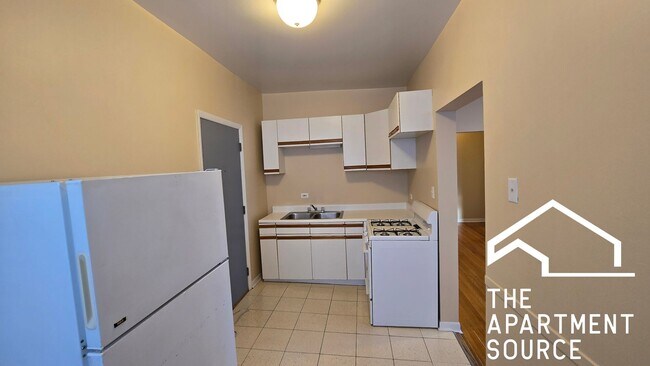 Building Photo - 7724 N Marshfield Ave