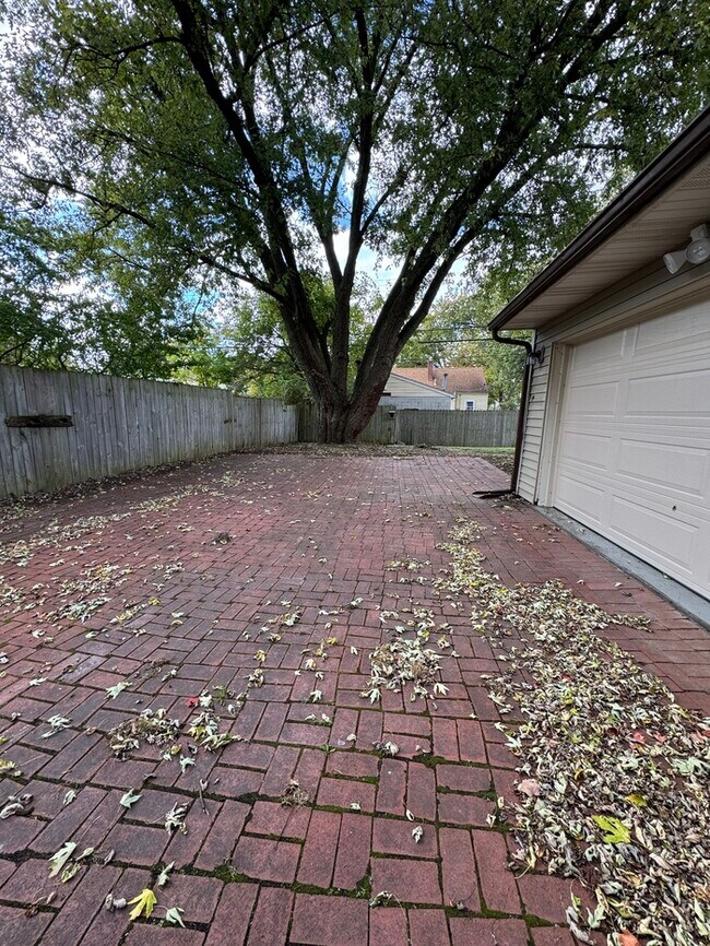 Building Photo - 3175 Karl Rd