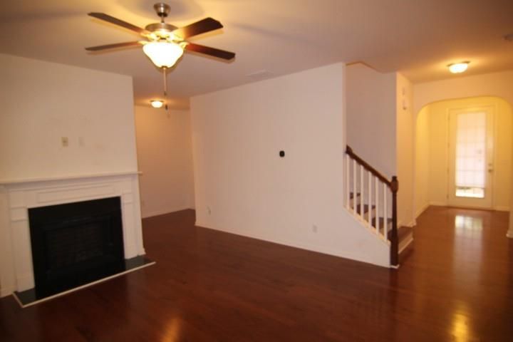 Building Photo - 5850 Vinyard Ln