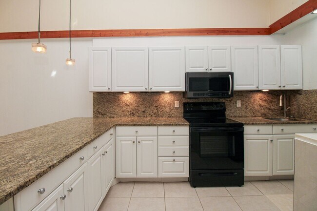 Building Photo - ANNUAL UNFURNISHED ** Wiggins Pass West **...