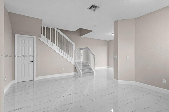 Building Photo - 443 NE 21st Terrace