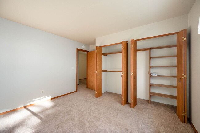 Building Photo - Beautiful home with views and in a gated c...