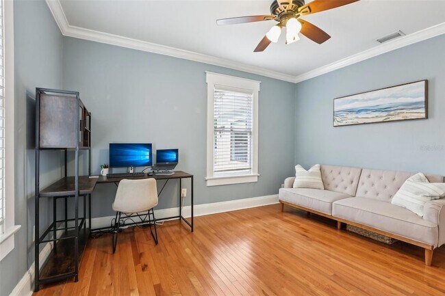 Building Photo - 712 E Caracas St