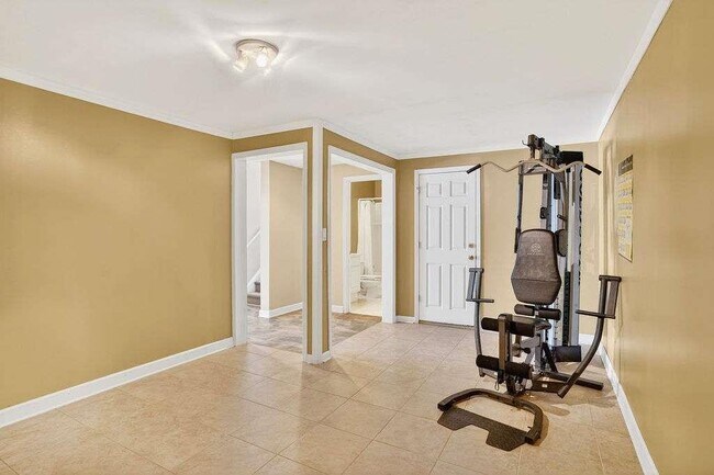 Building Photo - 1200 Cresthaven Ln NW