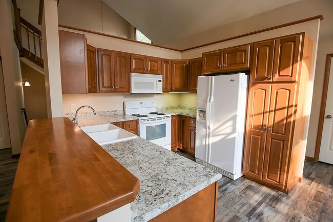 Building Photo - 2012 Quail Ct