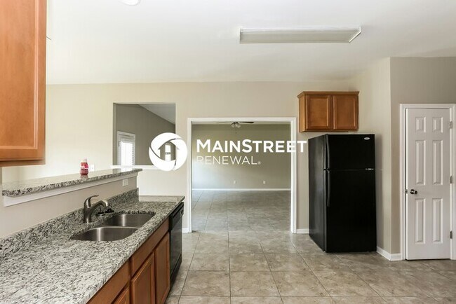 Building Photo - 4 Bedroom Pet-Friendly Home in Charlotte, NC with Main Street Renewal