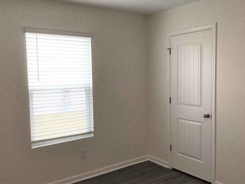 Building Photo - 1208 Dogwood Neck Dr