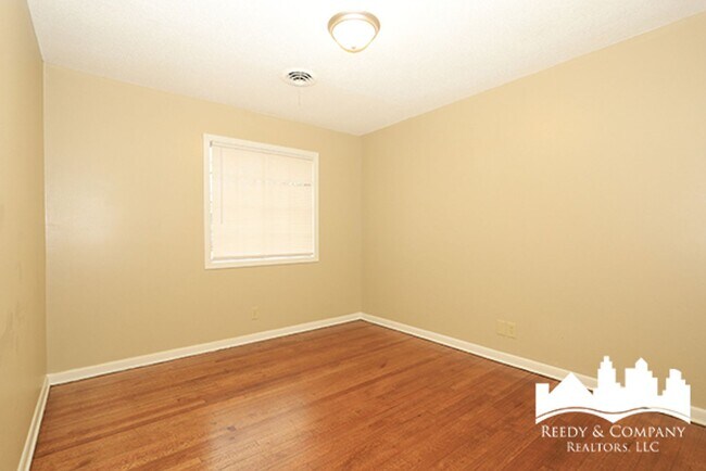 Building Photo - 4227 Kenosha Rd