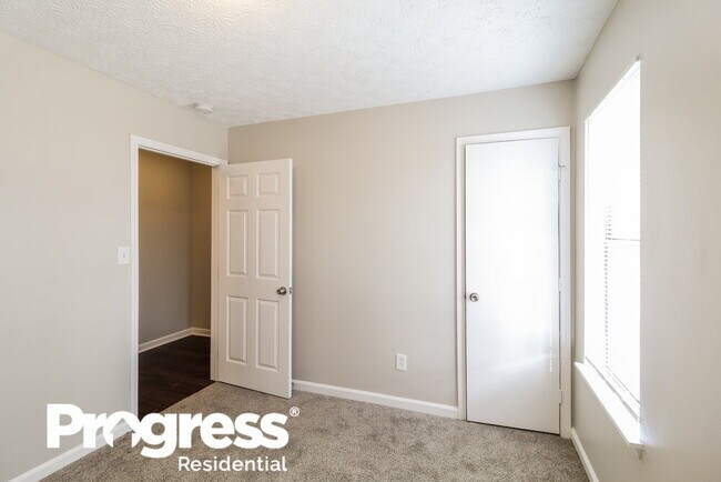 Building Photo - 5285 Brentwood Rd