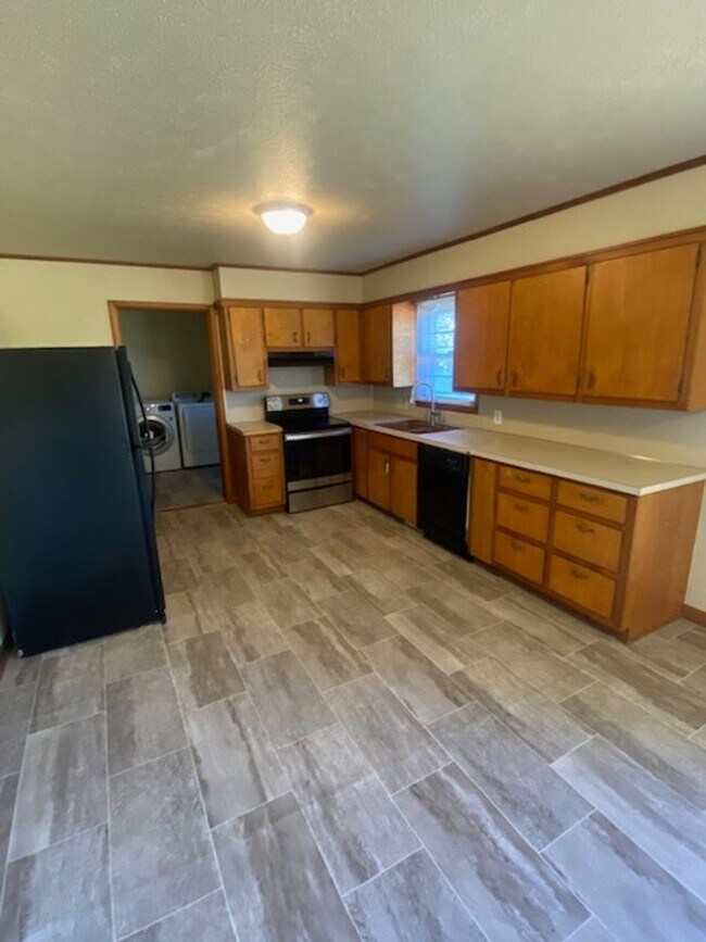 Building Photo - Nice 3 Bedroom Home In Lincoln!