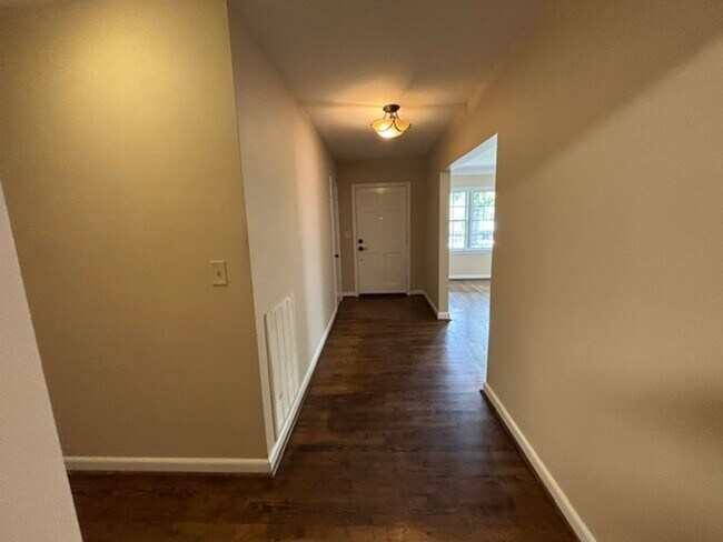 Building Photo - 1531 Iris Dr
