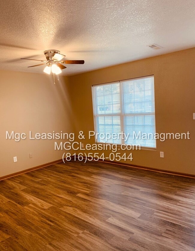 Building Photo - 204-206 NW Parker Dr