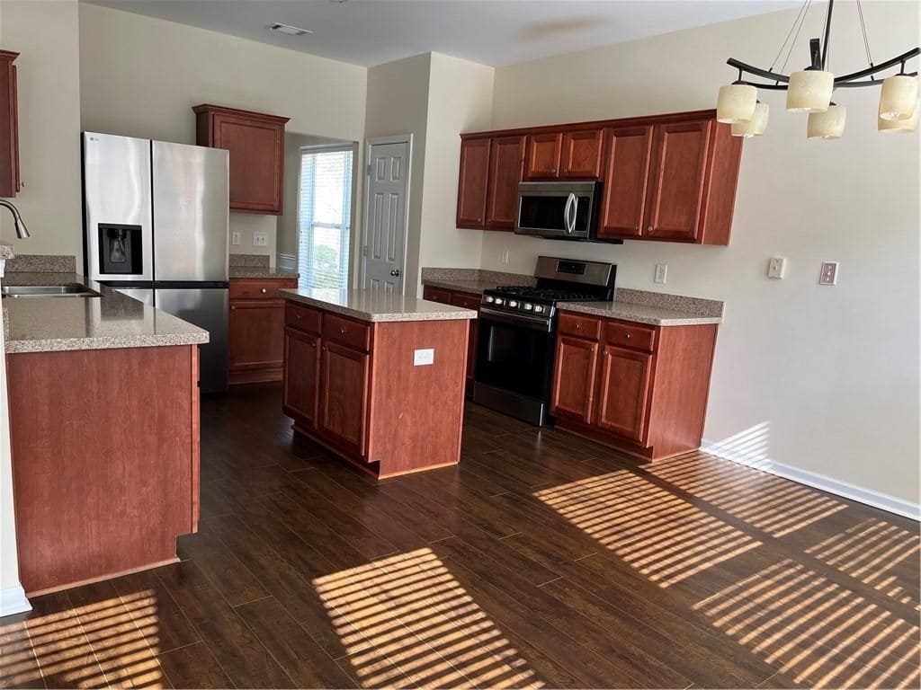 Building Photo - 2279 White Alder Dr NE