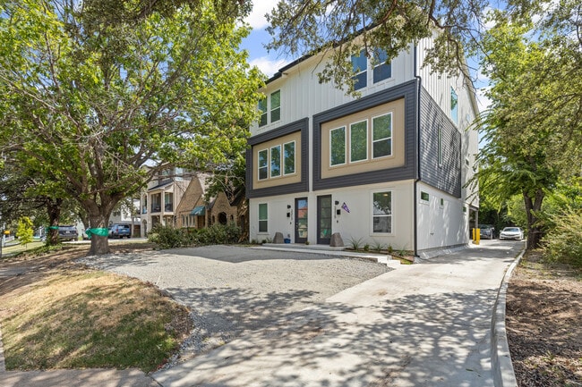 Building Photo - 3315 S University Dr