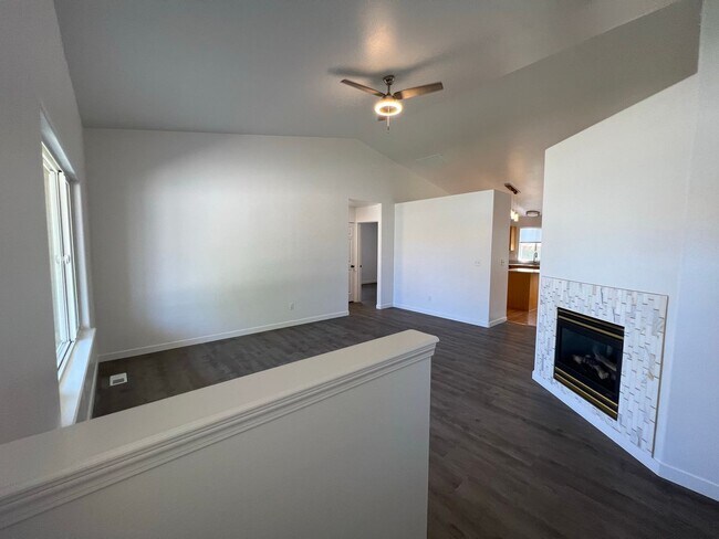 Building Photo - Beautiful 3 bed 2 bath home in the Haven Cove Subd just off Cherry Ln and N Ten Mile Rd