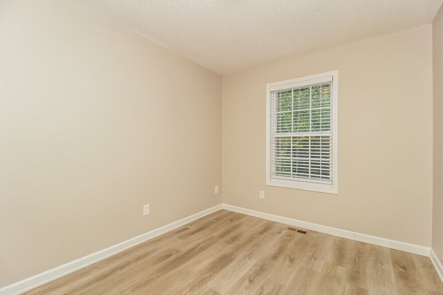 Building Photo - 7336 Westwood Ln