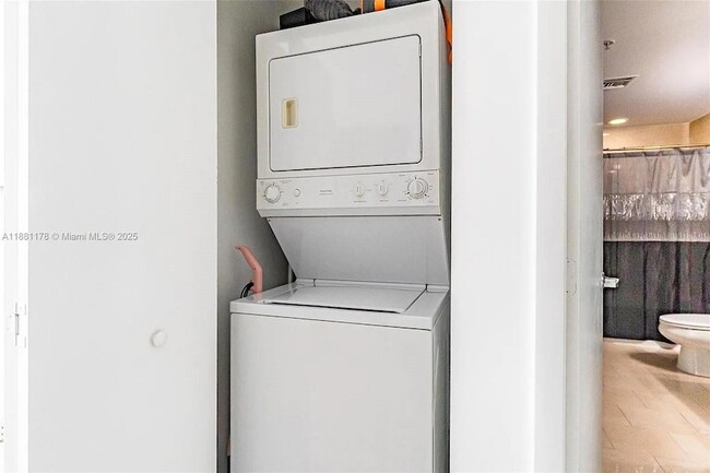 Building Photo - 90 SW 3rd St