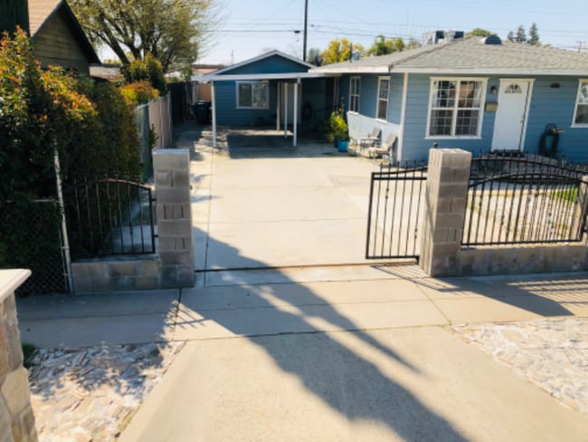 Building Photo - 0000 W Andrews