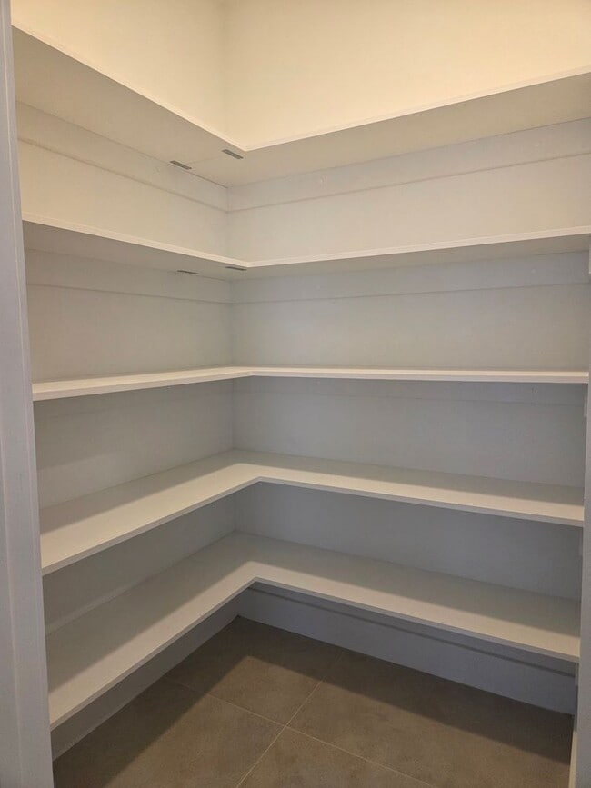 Building Photo - 4/2 in Villa Pass