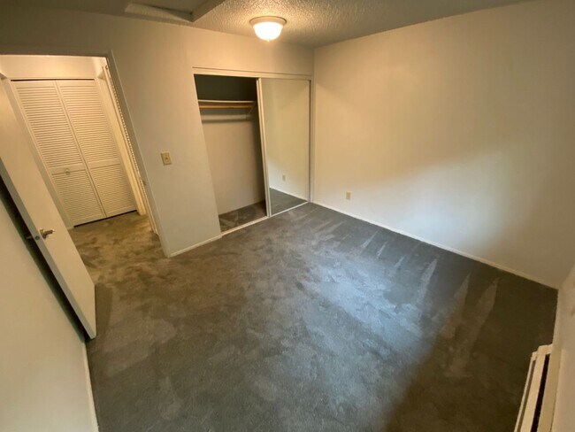 Building Photo - 12628 NW Barnes Rd