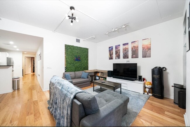 Building Photo - 689 Marin Blvd