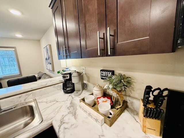 Building Photo - 3221 York Dr