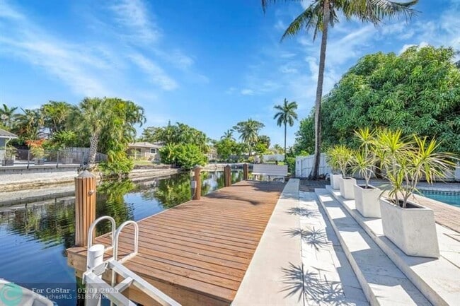 Building Photo - 1771 NE 35th St