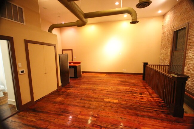 Building Photo - 319 S Flores St