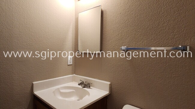 Building Photo - 8005 Mosstree Dr