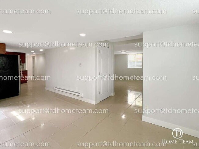 Building Photo - 5302 S Pine St