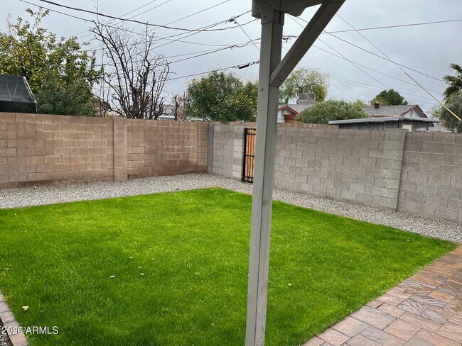 Building Photo - 2201 E Montecito Ave