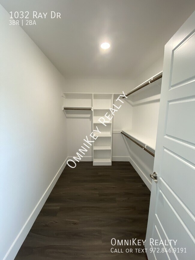 Building Photo - 1032 Ray Dr