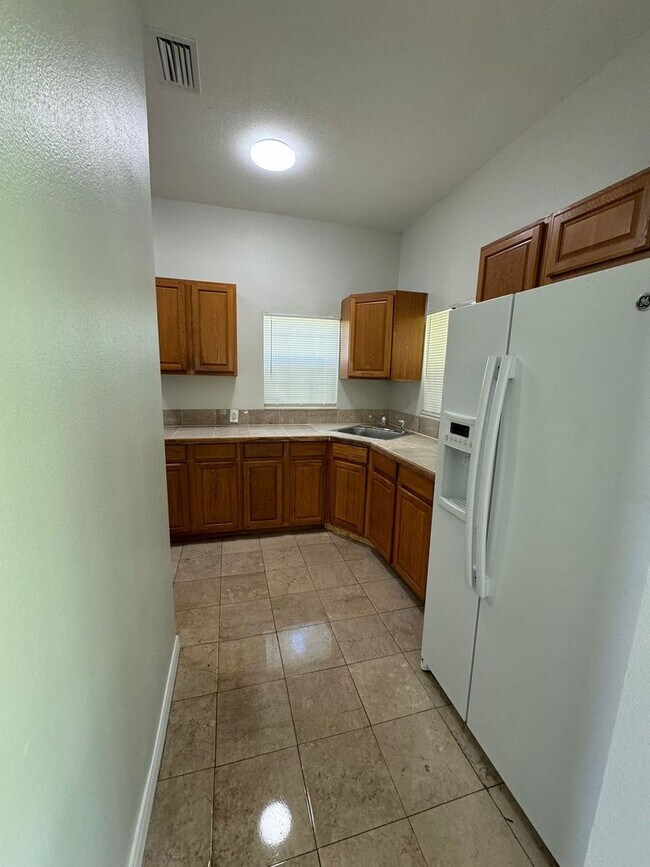 Building Photo - 3/2.5 Home Available Now!
