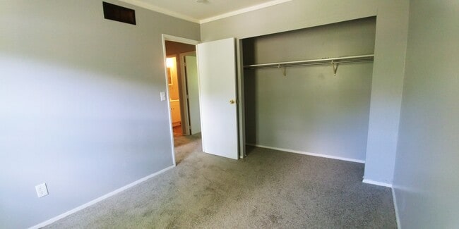 Building Photo - Spacious 3 Bedroom Home with Finished Basement & Large Backyard – Springfield Township!