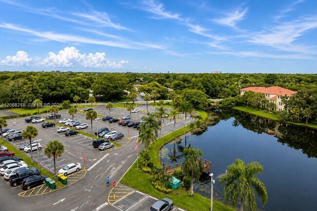 Building Photo - 250 Jacaranda Dr