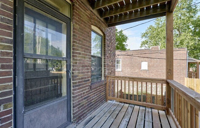 Building Photo - 5021 Ray Ave
