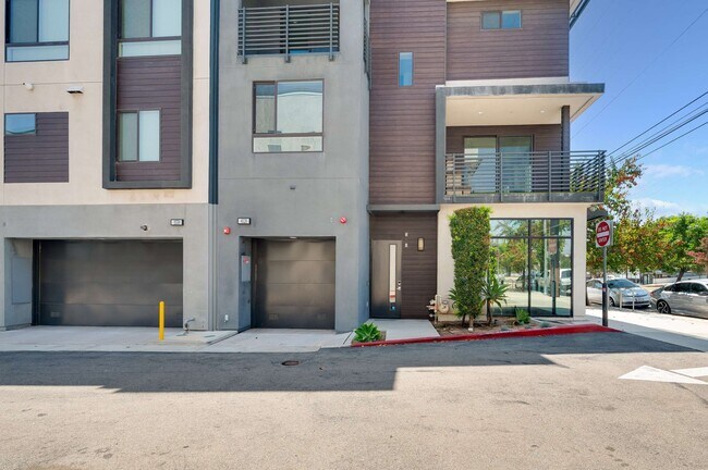 Building Photo - 4320 N Eagle Rock Blvd