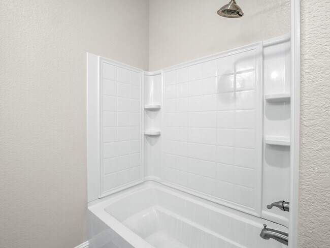 Building Photo - Beautifully Updated 4 Bedroom, 2.5 Bath in North Fresno