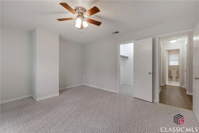 Building Photo - 207 Highland Park Dr