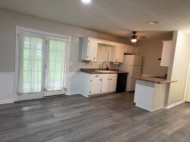 Building Photo - 3 Bedroom in Springhill ISD