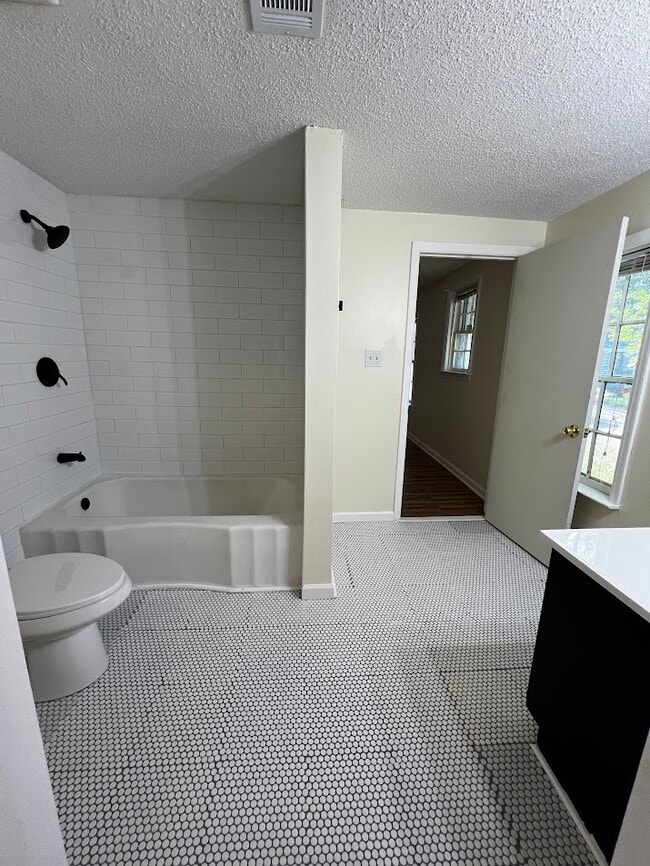 Building Photo - 215 S Skinner Ave