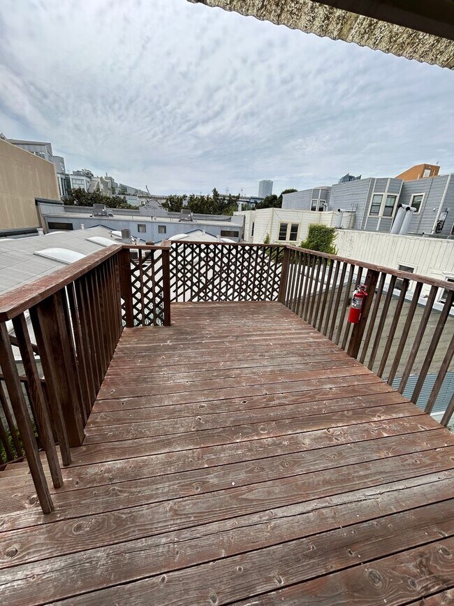 Building Photo - 40 Langton St