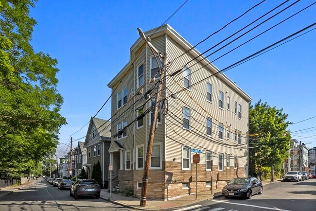 Building Photo - 84 Line St