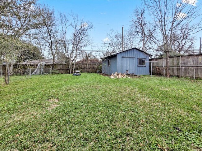 Building Photo - 10821 Aldis St