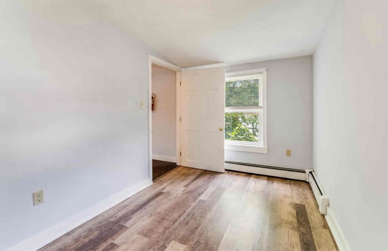 Building Photo - 15 Schoolhouse Ln